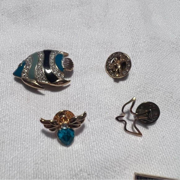 Vintage Pins and Brooches. Collection of 16. Mixed materials. - Picture 3 of 10